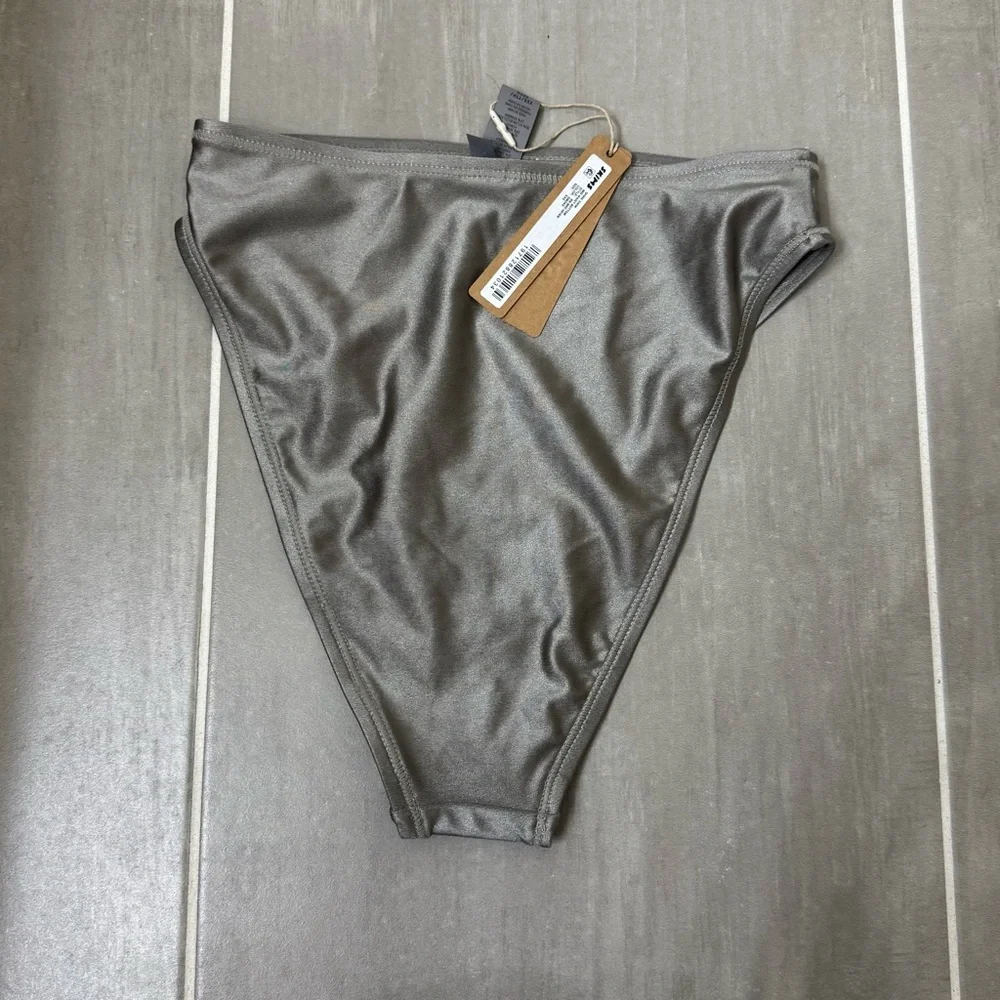 SKIMS SHINE SWIM MID WAIST BOTTOM SMOKE